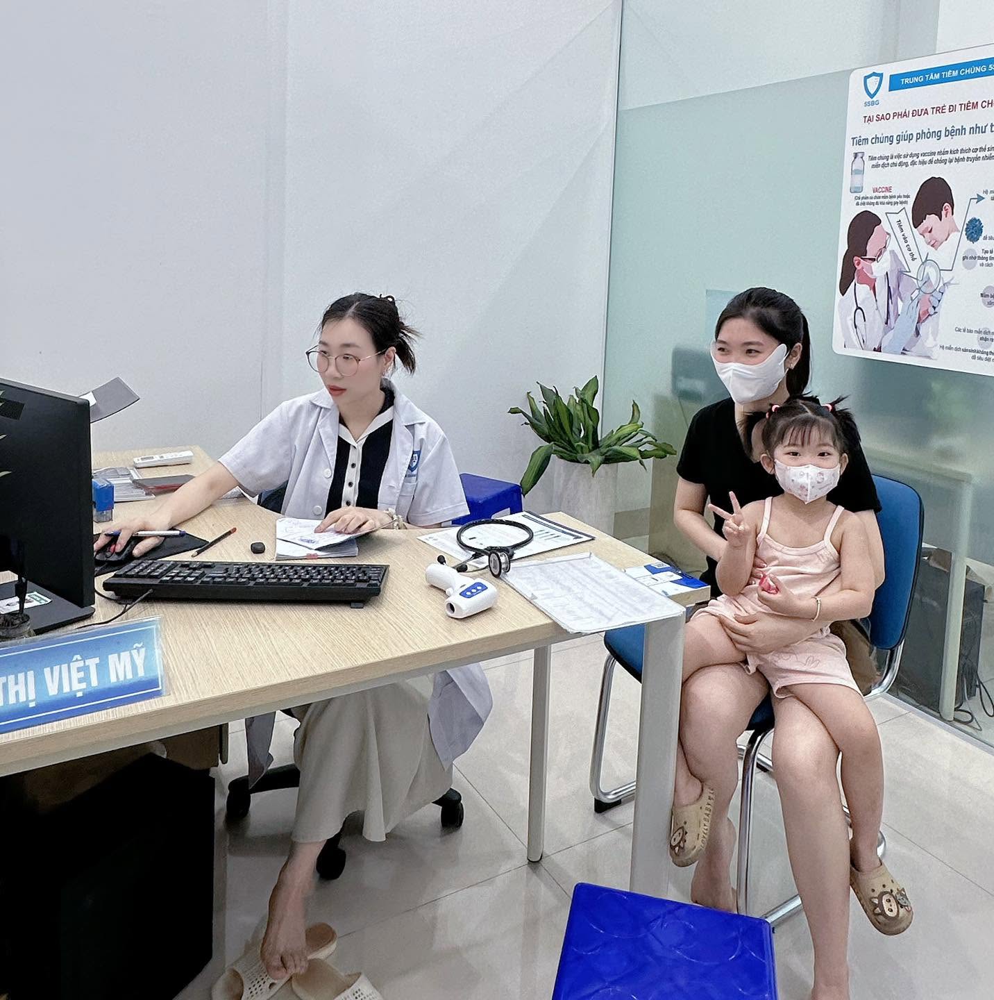 Em bé tại Trung tâm Tiêm chủng 5S BG